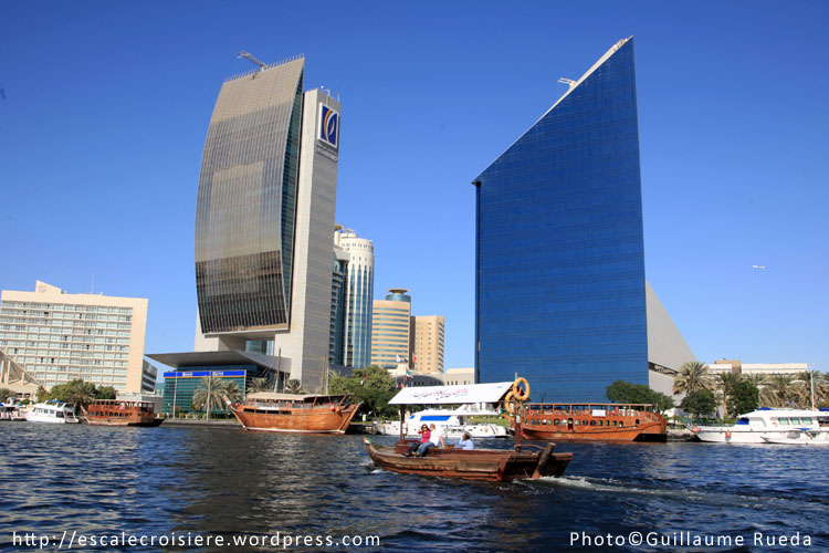 Promenade en Abra sur la Creek de Dubaï