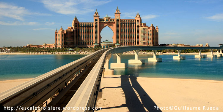 Atlantis depuis le monorail