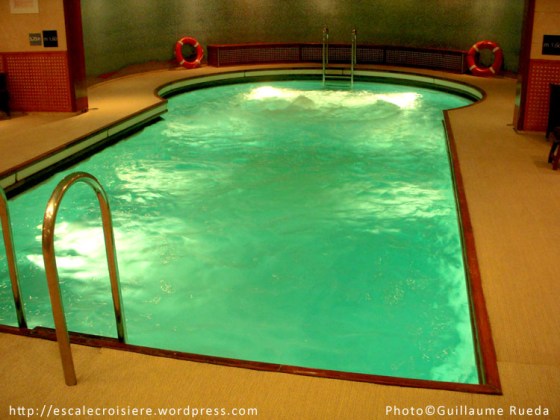 Piscine intérieure Costa Victoria