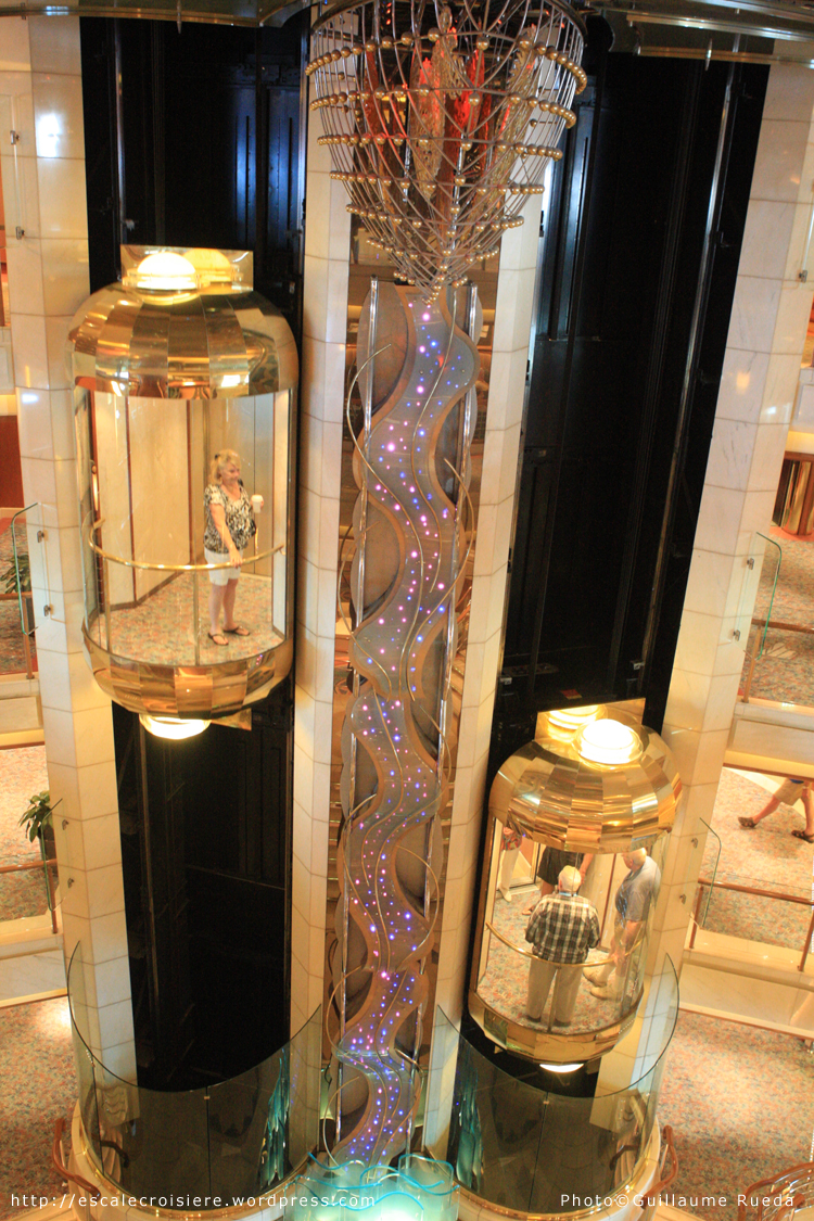 Island Princess - Atrium