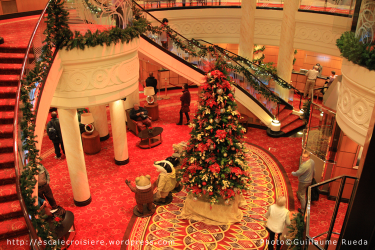 Queen Mary 2 - Grand Lobby