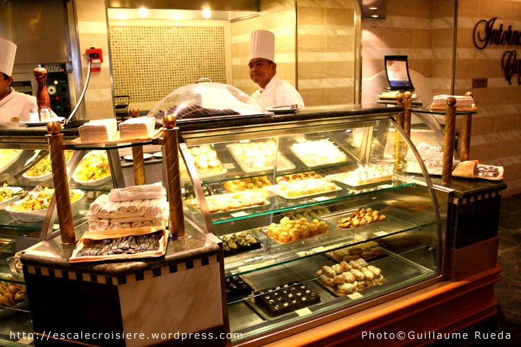 Crown Princess - International café