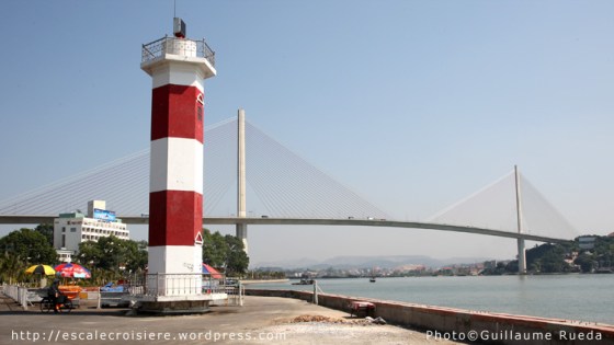 Baie d'Halong pont suspendu