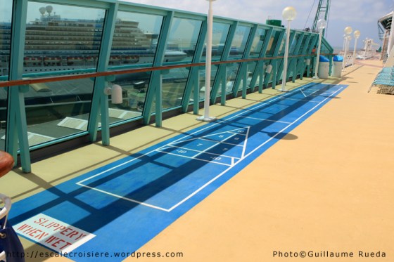 Shuffle board - Vision of the Seas