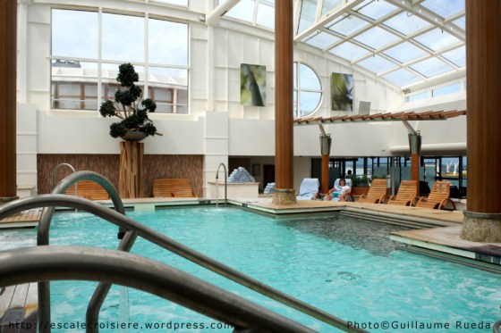 Piscine intérieure et solarium - Celebrity Infinity
