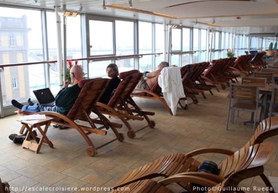 Piscine intérieure et solarium - Celebrity Infinity