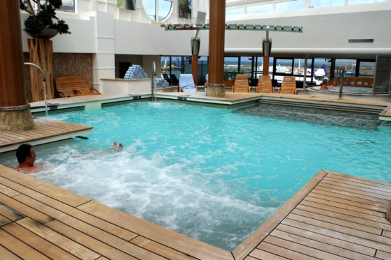 Piscine intérieure et solarium - Celebrity Infinity
