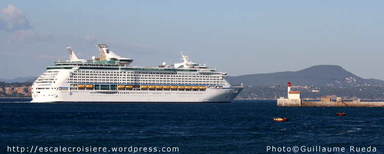 Adventure of the Seas quittant la rade de Toulon