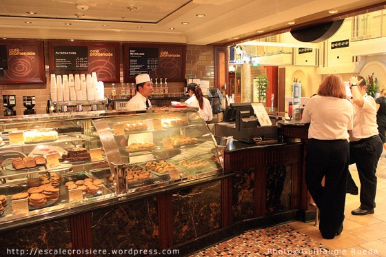 Liberty of the Seas - Café Promenade