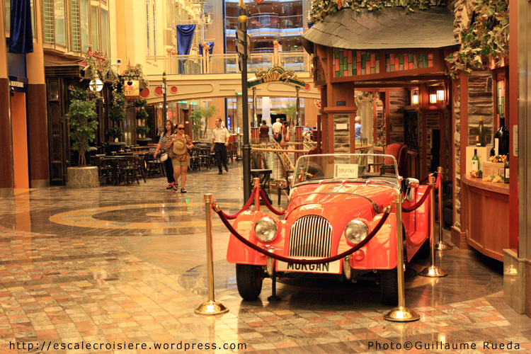 Liberty of the Seas - Promenade