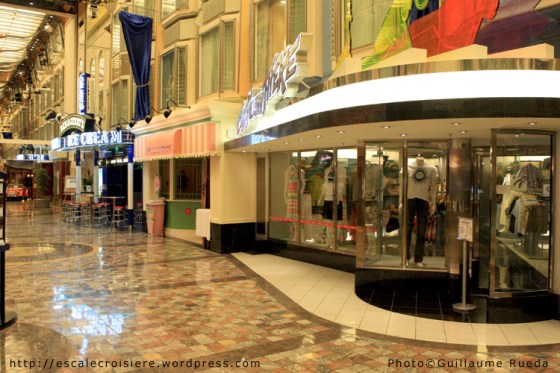 Liberty of the Seas - Promenade Boutiques