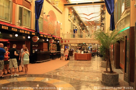 Liberty of the Seas - Promenade - Sorrento's Pizza