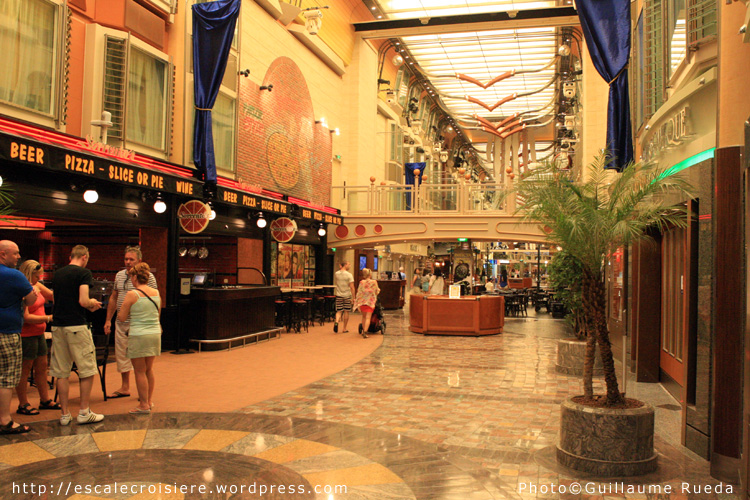 Liberty of the Seas - Promenade - Sorrento's Pizza