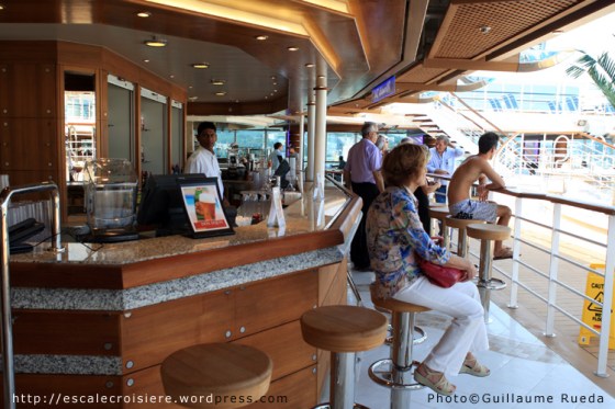 Royal Princess - Bar côté piscine