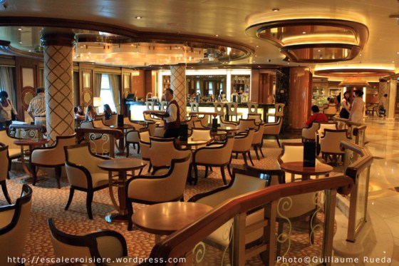 Royal Princess - The Piazza - Bar