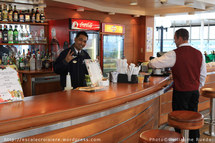 MSC Opera - Lo Spinnaker pool bar