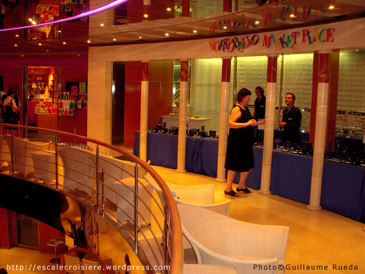 Costa Victoria - Boutique