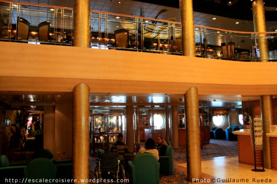 MSC Armonia - Atrium