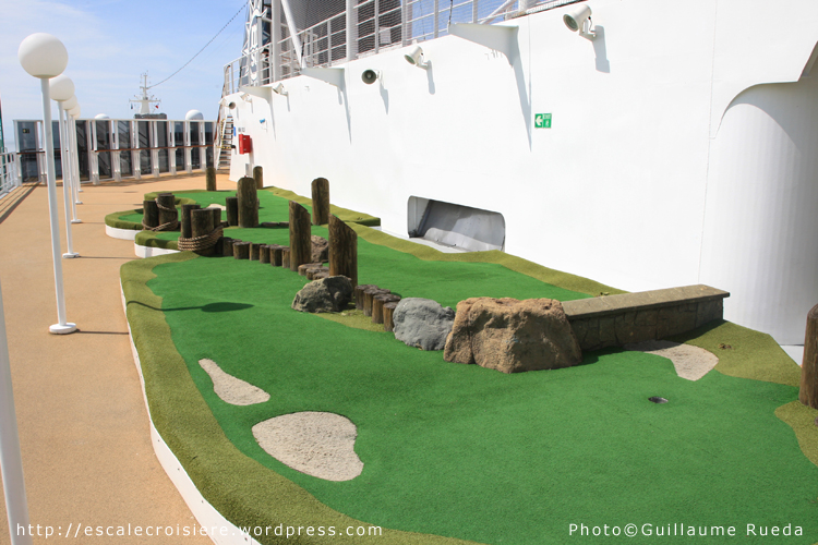 MSC Armonia - Mini Golf
