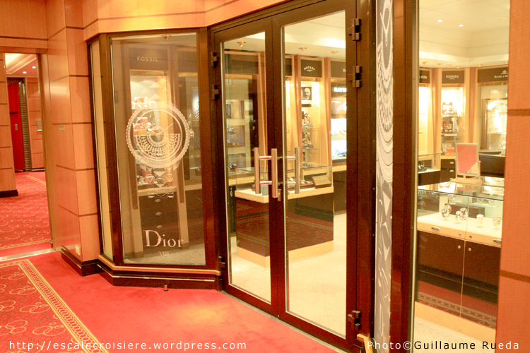 Queen Mary 2 - Boutique - Mayfair Shops