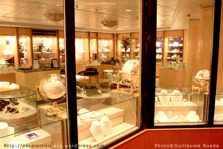 Queen Mary 2 - Boutique - Mayfair Shops