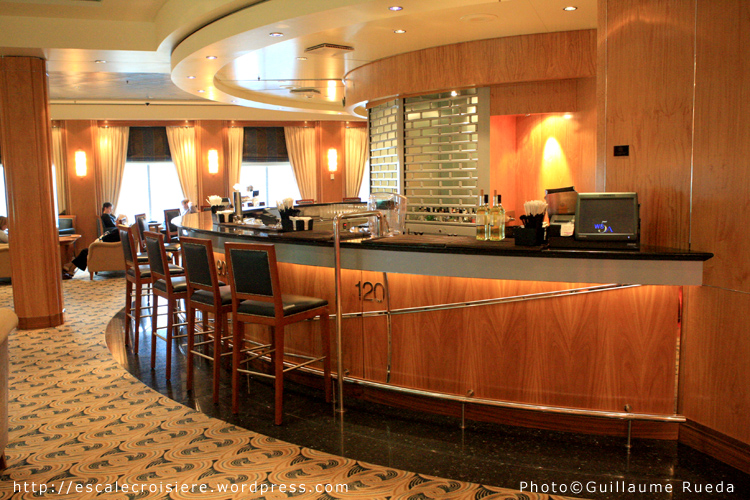 Queen Mary 2 - Chart Room Bar