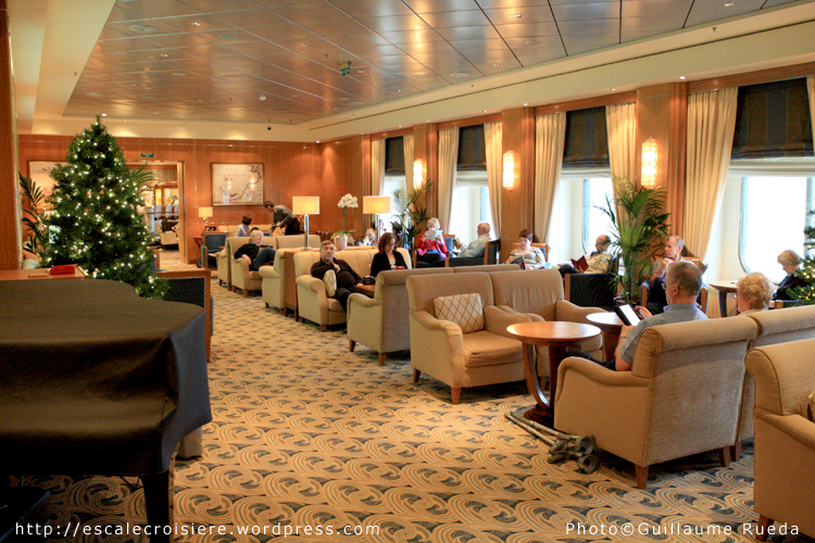 Queen Mary 2 - Chart Room Bar