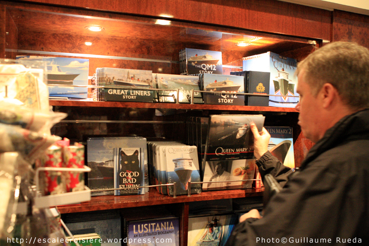 Queen Mary 2 - Librairie - Book shop
