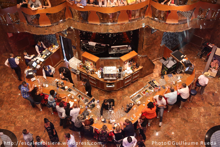 Costa Luminosa - Bar Atrium Supernova