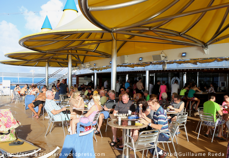 Costa Luminosa - Bar piscine Lido Delphinus