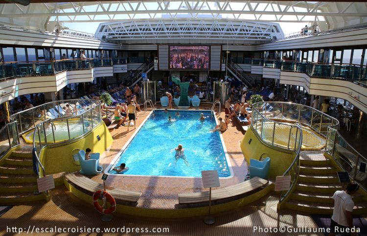 Costa Luminosa - Piscine centrale - Lido Dorado