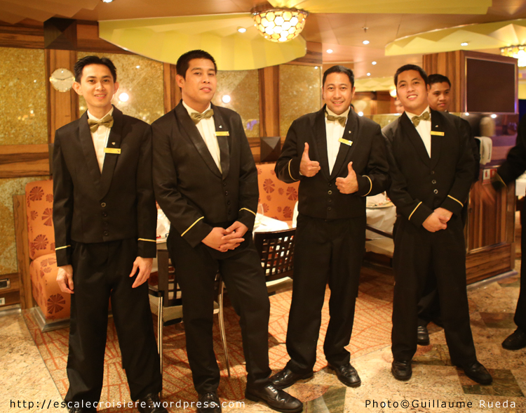 Costa Luminosa - Serveurs Restaurant Taurus