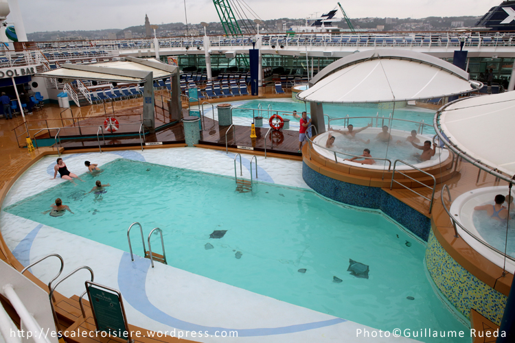 Adventure of the Seas - Piscine