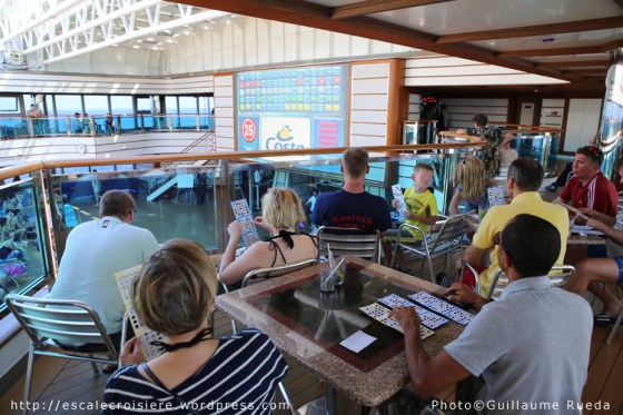 Animation bingo à la piscine centrale