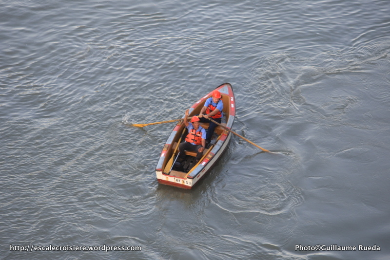 Canal de Panama - écluse de Miraflores - barque