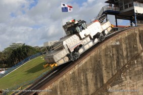 Canal de Panama - Mule écluses de Gatun