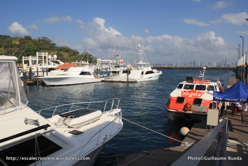 Canal de Panama - Flamenco Marina