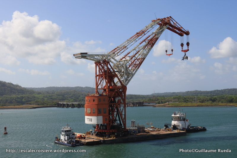 Canal de Panama - Lac Gatun - Engins de travaux