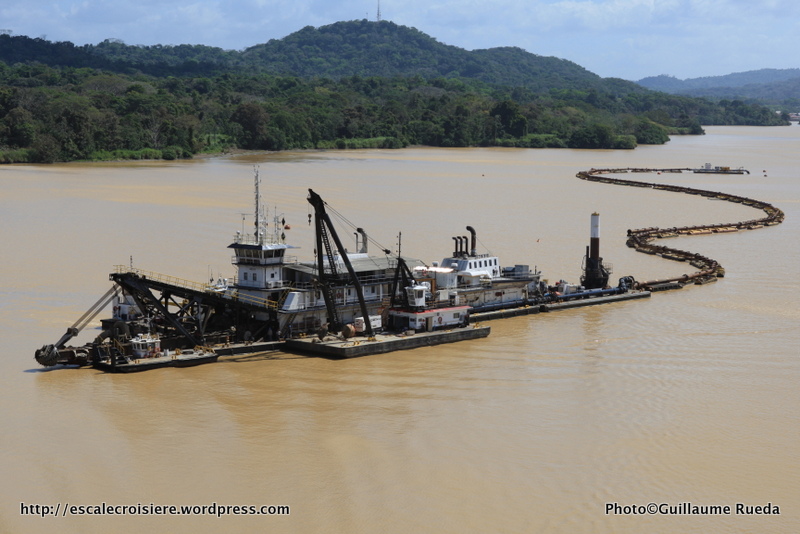 Canal de Panama - Lac Gatun - Engins de travaux