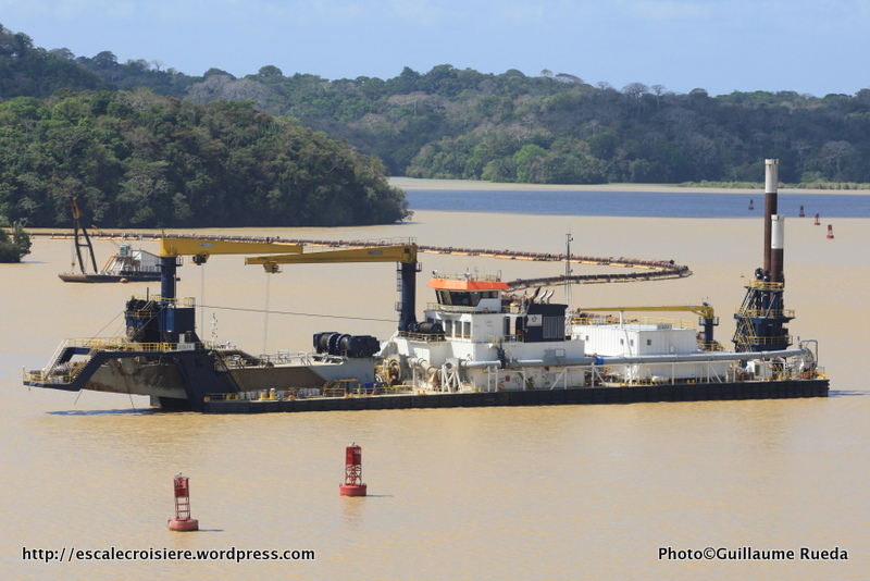 Canal de Panama - Lac Gatun - Engins de travaux