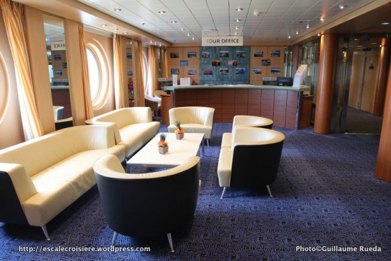 Costa neoRiviera - Bureau des excursion et conciergerie