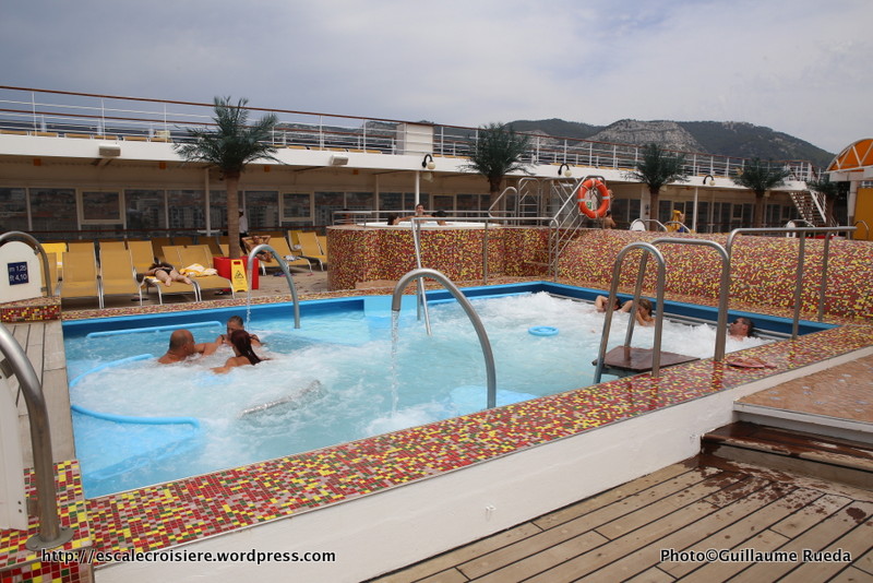 Costa neoRiviera - Piscine à remous