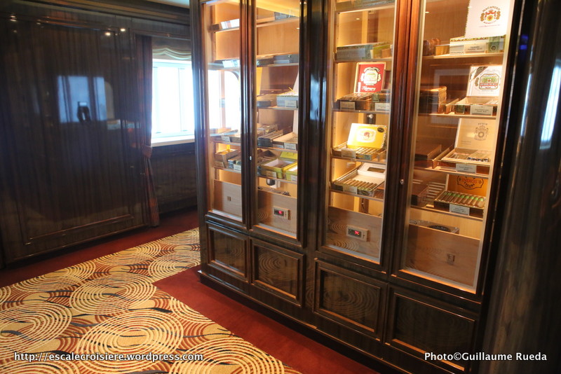 Regal Princess - Cigar Lounge