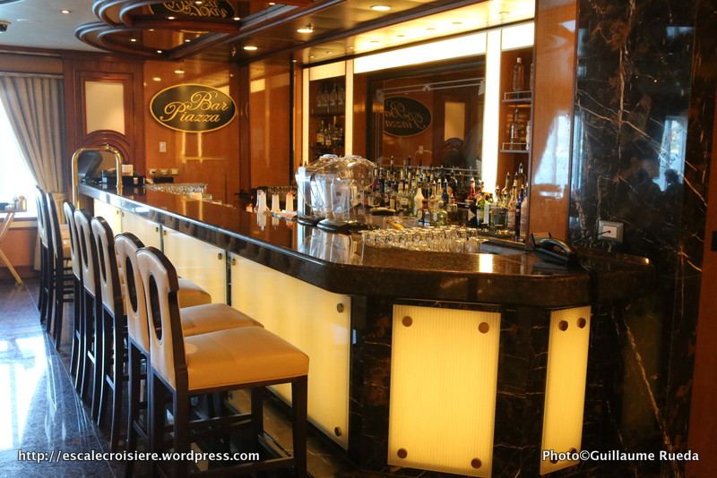 Regal Princess - Piazza bar