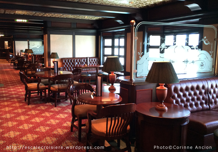 Queen Elizabeth - Golden Lion Bar