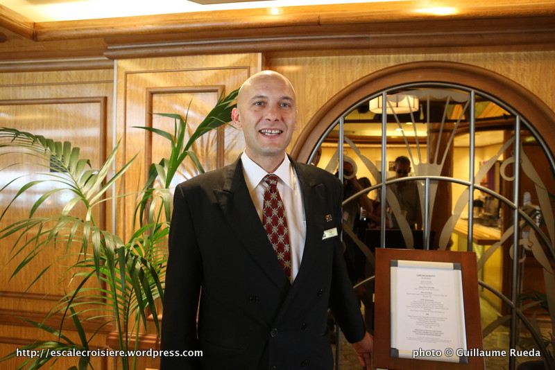 Queen Elizabeth - Lido restaurant