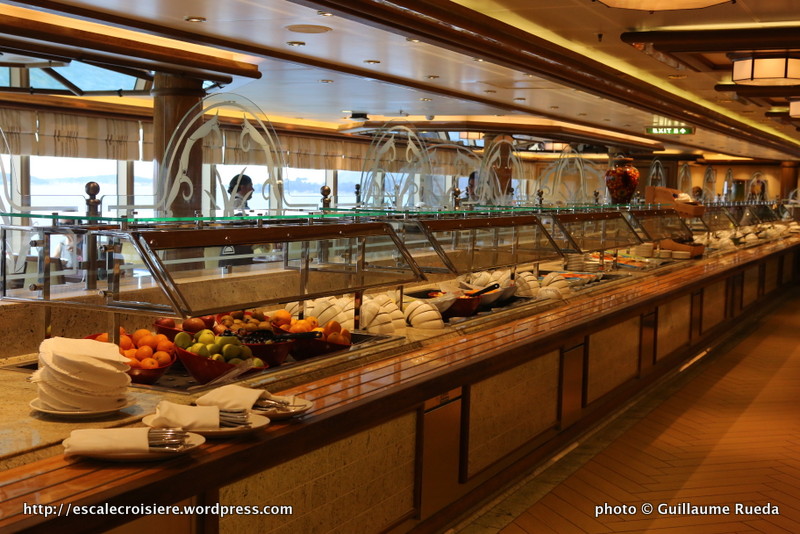 Queen Elizabeth - Lido restaurant