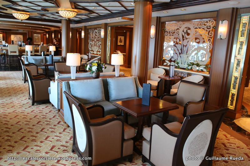 Queen Elizabeth - Midship  Bar
