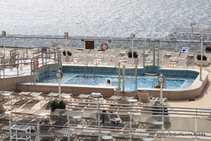 Queen Elizabeth - Piscine arrière Lido pool