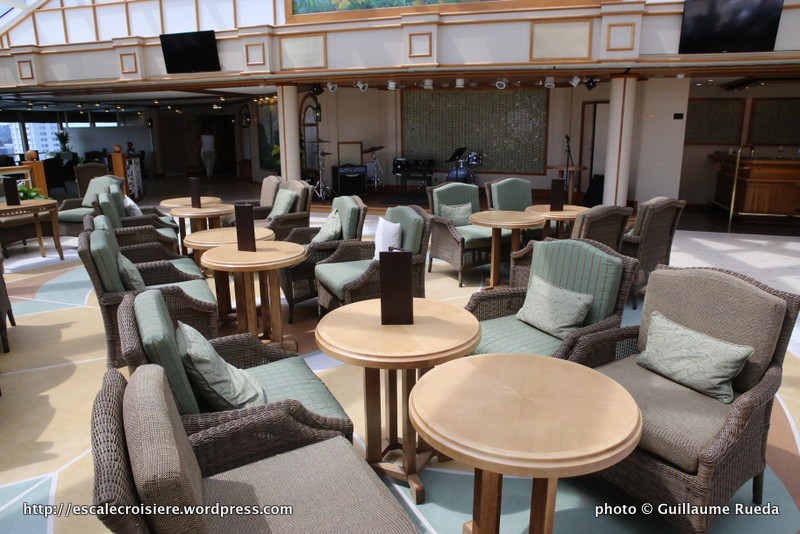 Queen Elizabeth - The Garden Lounge